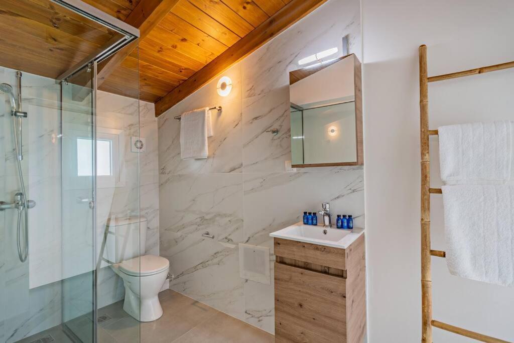 Sofia Suite, A Seafront Hideaway ! Panormos  Luaran gambar
