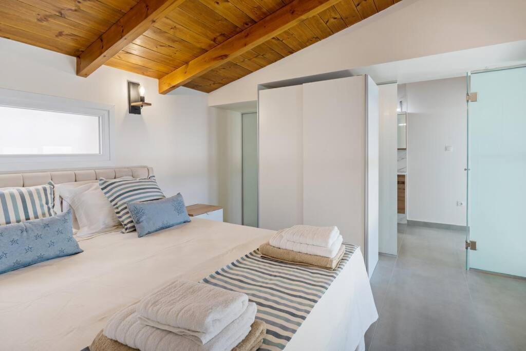 Sofia Suite, A Seafront Hideaway ! Panormos  Luaran gambar